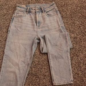 American Eagle Non ripped Srtigid Jeans